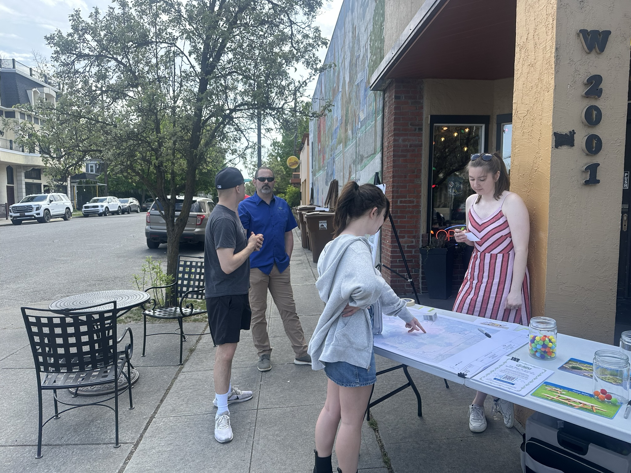 Pop up with community members sharing park priorities.